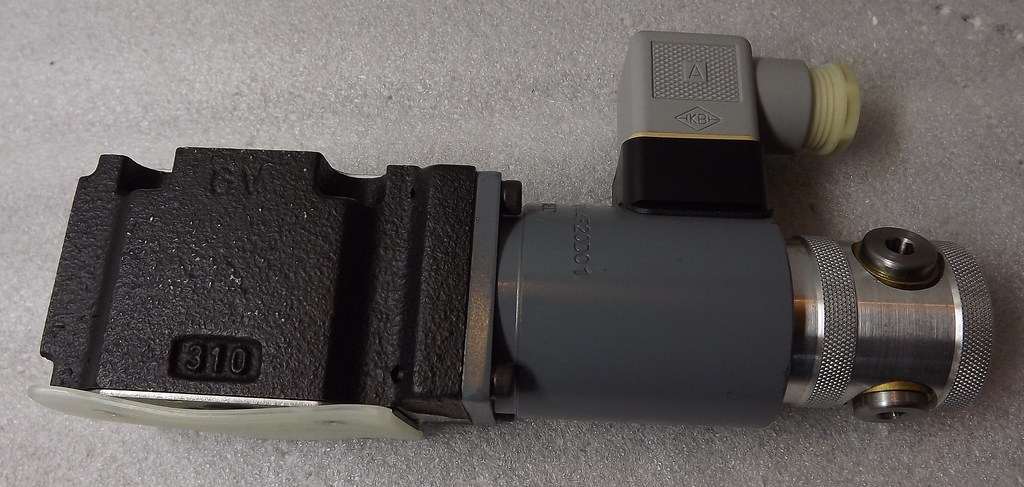 hydraulic valve